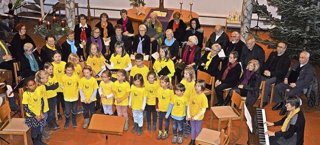 Der Kinderchor in voller Besetzung ber...e Adventsmusik in der Johanneskirche.   | Foto: Georg Diehl