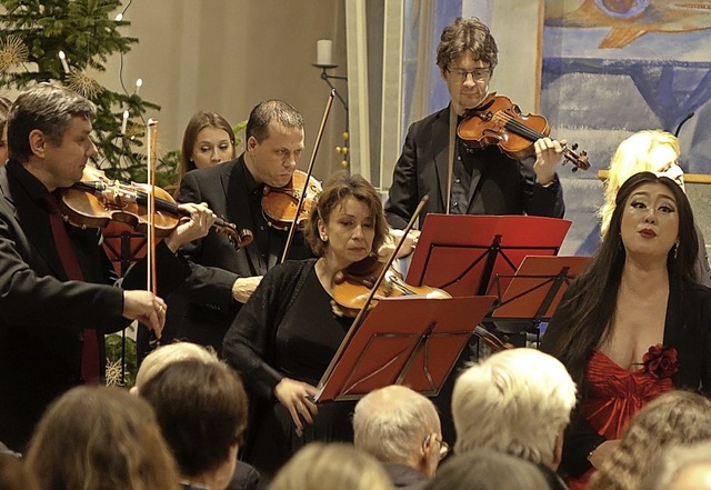 Beim Weihnachtskonzert begeisterten da...d die Sopran-Solistin Jieun Kowollik.   | Foto: Roswitha Frey