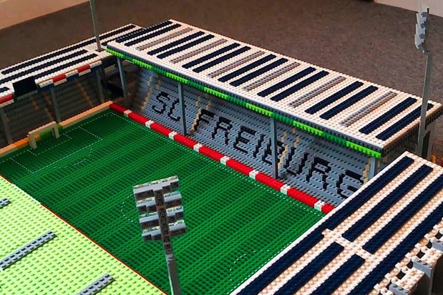 Detailliert hat Joe Bryant das Schwarzwaldstadion aus Lego nachgebaut.  | Foto: Video-Screenshot