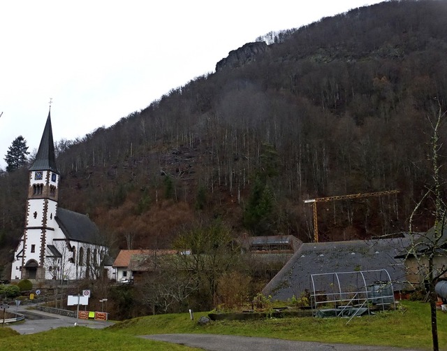 Unten die Kirche, oben der Fels: Gesch... noch einmal auf sein Glck verlassen.  | Foto: Jochen Fillisch