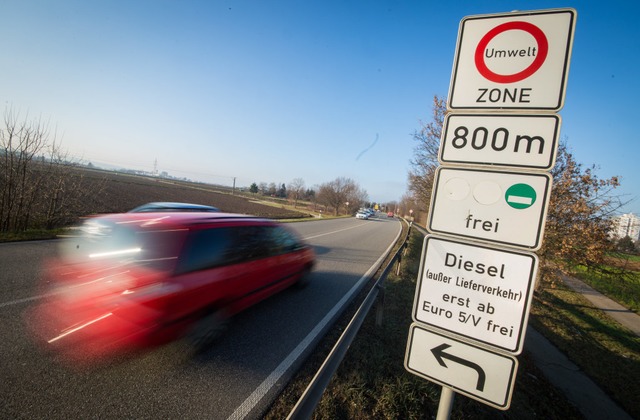 In der Stuttgarter Umweltzone gilt sch...erbote auch fr Diesel der Euronorm 5.  | Foto: Christoph Schmidt