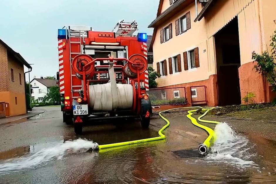 Hochwasser: Davon hatte Kippenheim im abgelaufenen Jahr mehr als genug. Im Mai tobt sich Tief Alex (Bild) aus und sorgt für überflutete Straßen, im Juli ergießt sich ein Starkregen über der Ortenau. (Foto: Wolfgang Künstle) Hochwasser: Davon hatte Kippenheim im abgelaufenen Jahr mehr als genug. Im Mai tobt sich Tief Alex (Bild) aus und sorgt für überflutete Straßen, im Juli ergießt sich ein Starkregen über der Ortenau. (Foto: Wolfgang Künstle)