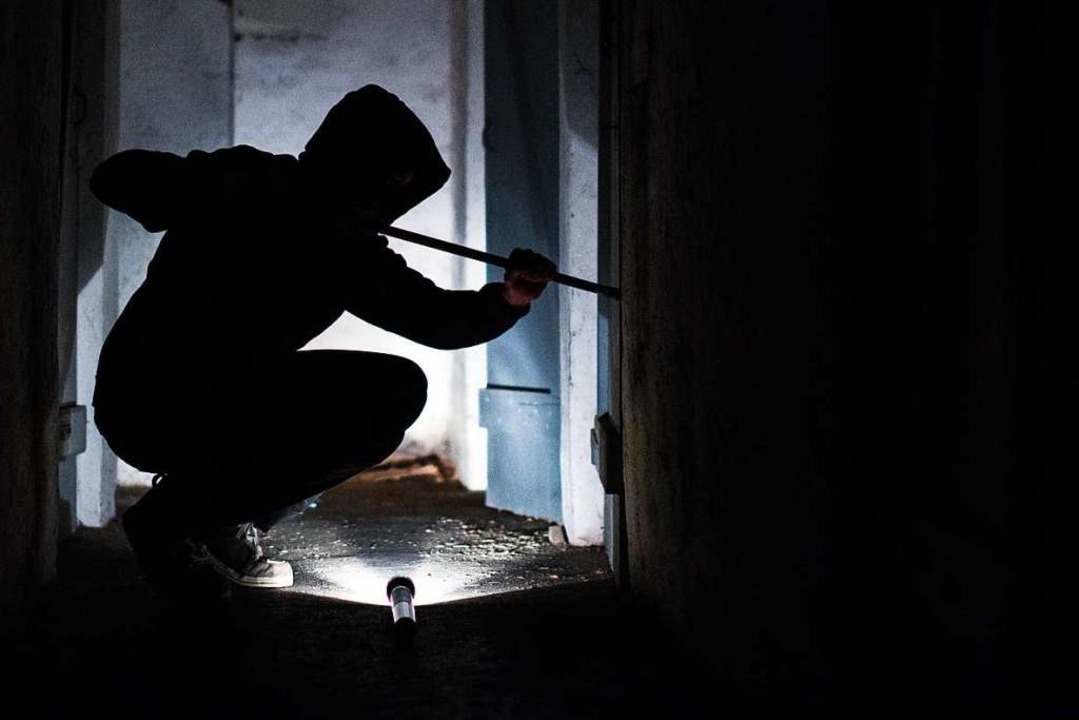 Polizei erwischt Einbrecher im Keller – mit Hilfe der Nachbarn