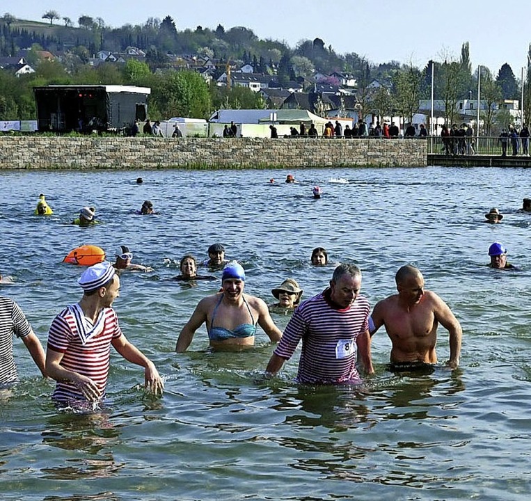 <BZ-FotoAnlauf>Anschwimmen:</BZ-FotoAn...ch wüsste, warum er Wasser verliert...  | Foto: Wolfgang Künstle