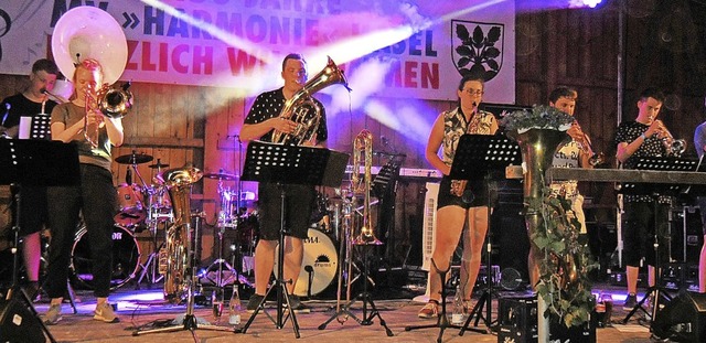 Mit einer Blasmusik-Party feierte der Musikverein.   | Foto: Ernst Brugger