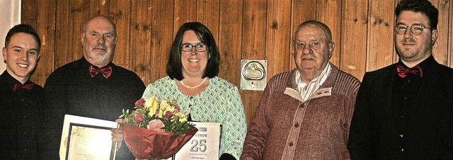 Die Geehrten, eingerahmt von den Vorsi...lia Geyer und  Klaus Schwble (v. l.)   | Foto: Ines Bode