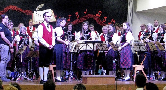Fr ihre Darbietungen erhielten die 56 Musikerinnen und Musiker viel Applaus.  | Foto: Ulrike Spiegelhalter