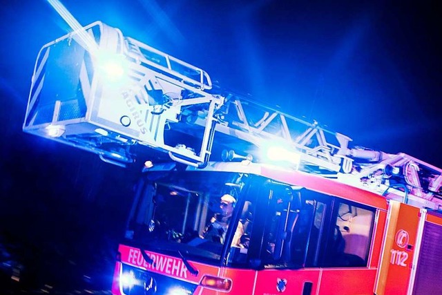 Groeinsatz der Oberkircher Feuerwehr in der Nacht von Montag auf Dienstag  | Foto: Marcel Kusch (dpa)
