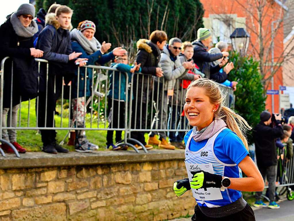 Zieleinlauf Siegerin Annika Autenrieth (USC Freiburg)