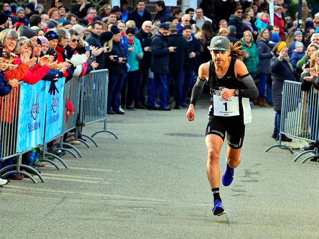 Zieleinlauf von Sieger Omar Tareq vom TuS Lrrach-Stetten