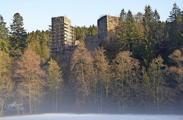 Die Sanierung der Roggenbacher Schlss...ordturm wird derzeit noch eingerstet.  | Foto: Friedbert Zapf