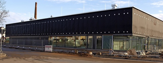 Die neue Brombacher Halle steht kurz v.... Darauf hat Brombach lange gewartet.   | Foto: Paul Schleer