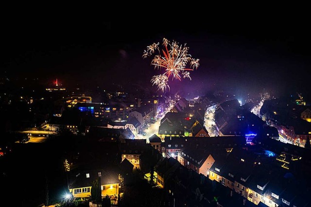 Vom Mnster hatte man einen besonders ...uf das Silvesterfeuerwerk in Breisach.  | Foto: Martin Hau