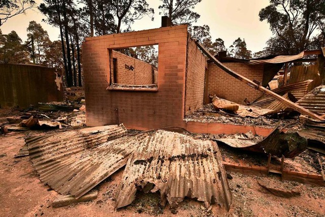 Landesweit wurden mehr als 1400 Huser zerstrt.  | Foto: PETER PARKS (AFP)