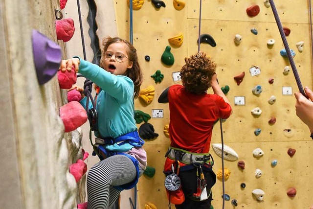 Mit Begeisterung nimmt die achtjhrige...Halle des Deutschen Alpenvereins teil.  | Foto: Rita Eggstein