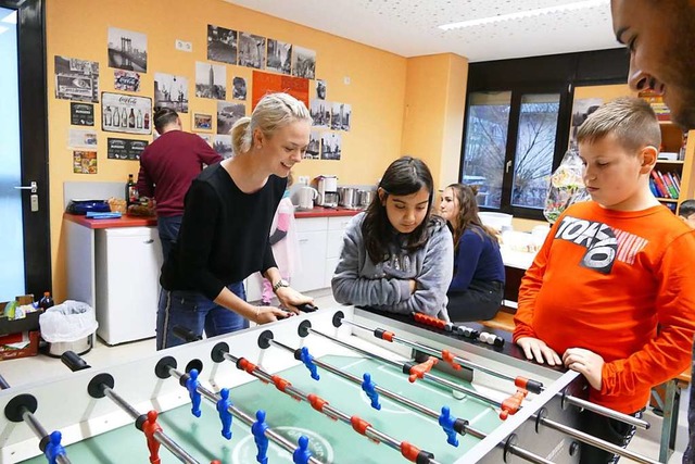 Beliebt: Kickern im Jugendzentrum  | Foto: Sarah Trinler