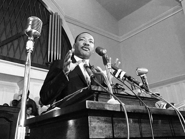 Martin Luther King hlt in Atlanta ein...e am 04.04.1968 in Memphis erschossen.  | Foto: Uncredited