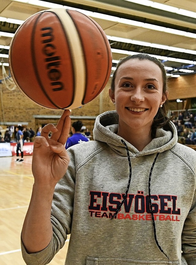 Christina Zehender vom USC jongliert den Ball.   | Foto: Patrick Seeger