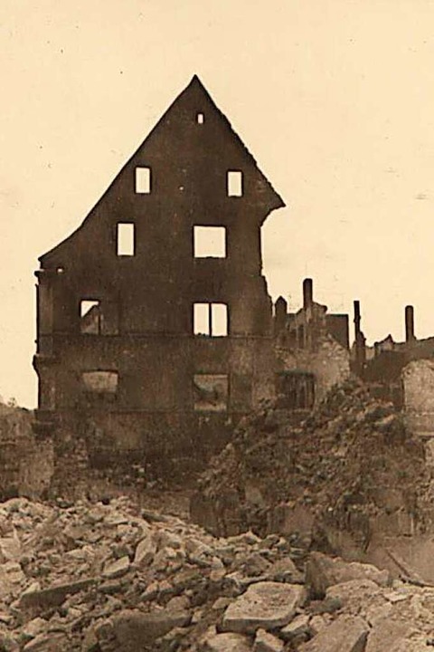 Von manchen Freiburger Husern war im Winter 1944/45 nur noch die Fassade brig.  | Foto: Archiv Hans-Jrgen Oehler