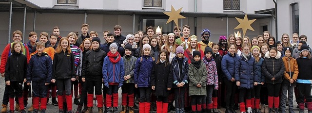 65 Kinder und Jugendliche aus Waldshut...iligen sich an der Sternsingeraktion.   | Foto: Schlichter, Juliane