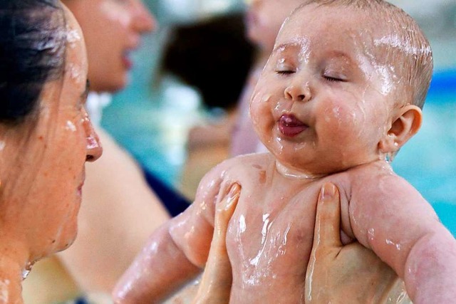 Babyschwimmen ist beliebt (Symbolbild)  | Foto: Michael Reichel