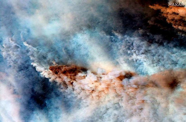Satellitenaufnahme der Buschbrnde in Australien.  | Foto: HO (AFP)