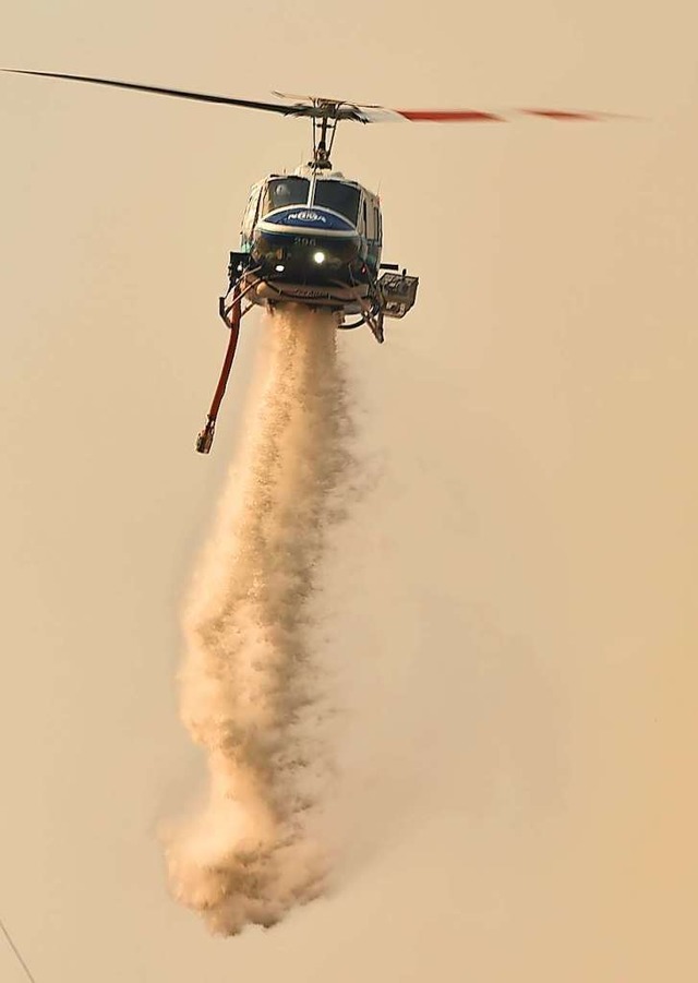 Ein Lsch-Helikopter im Einsatz.  | Foto: PETER PARKS (AFP)