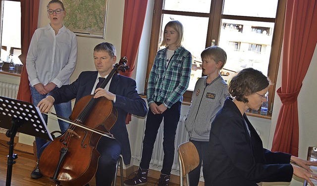 Die neu zugezogene Familie Niebling b...hmung des Neujahrsempfangs in Husern.  | Foto: Christiane Sahli