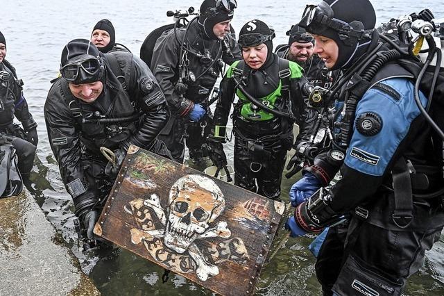 Traditionelles Dreiknigstauchen im Bodensee