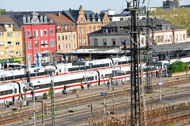 Drehkreuz fr Tausende Menschen tglic...ssion nicht selten erste Anlaufstelle.  | Foto: Helmut Seller