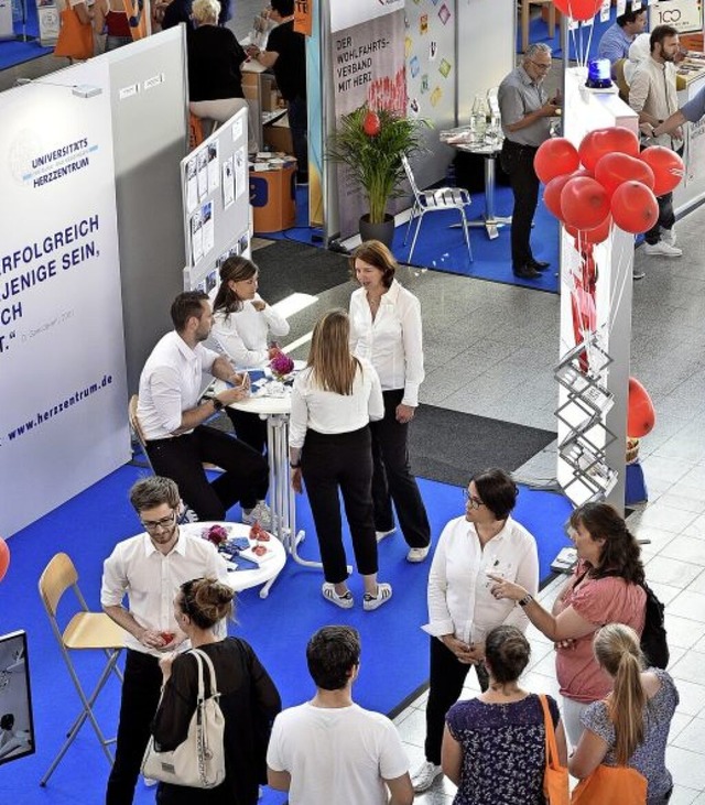 Bei der Job-Start-Brse knnen Jugendl...Gesprche fhren und Kontakte knpfen.  | Foto: Thomas Kunz