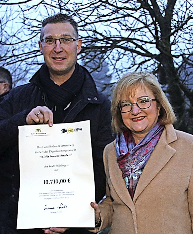 Sabine Hartmann-Mller (MdL) berreich... Frderbescheid ber rund 10 710 Euro.  | Foto: suedkurier