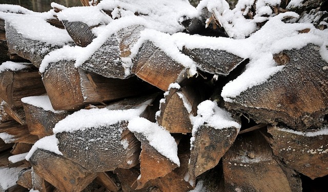 Waldarbeit hat im Winter ein groes Gewicht.   | Foto: Ingo Schneider