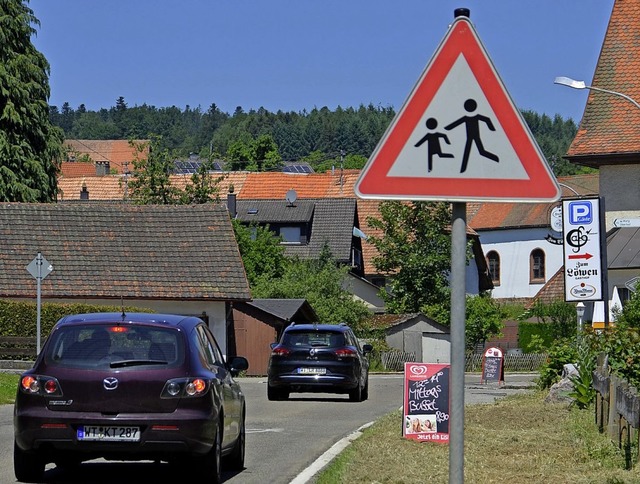 Viele Autos durchqueren Oberhof zu schnell. Diese Gefahr soll bald gebannt sein.  | Foto: Winfried Dietsche