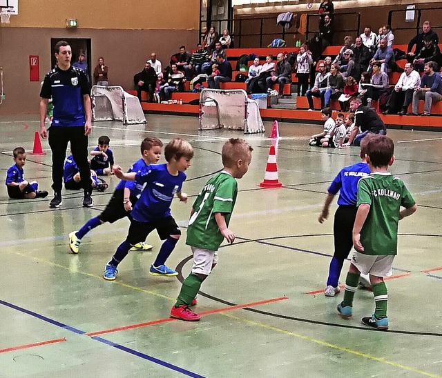 Futsal-Turnier in der Kastelberghalle ...n waren schon mit vollem Eifer dabei.   | Foto: Daniele Tafuno