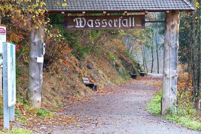 Wer in Aftersteg zum Todtnauer Wasserf..., muss zwei Euro in eine Kasse werfen.  | Foto: Dirk Sattelberger