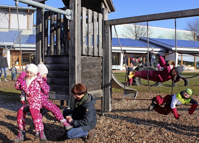Sobald alle Kindergartenkinder angezog...en Luft macht ihnen  sichtlich  Spa.   | Foto: Christa Maier
