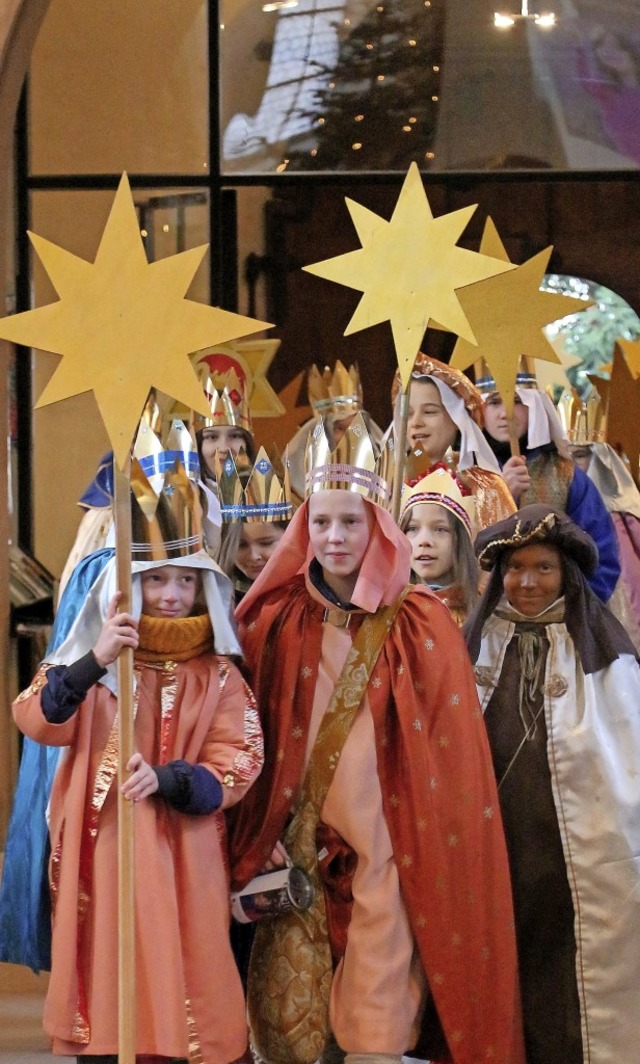 Einzug der Sternsinger am Sonntagmorge...stuhl an der Aktion Dreiknigssingen.   | Foto: Ruth Seitz