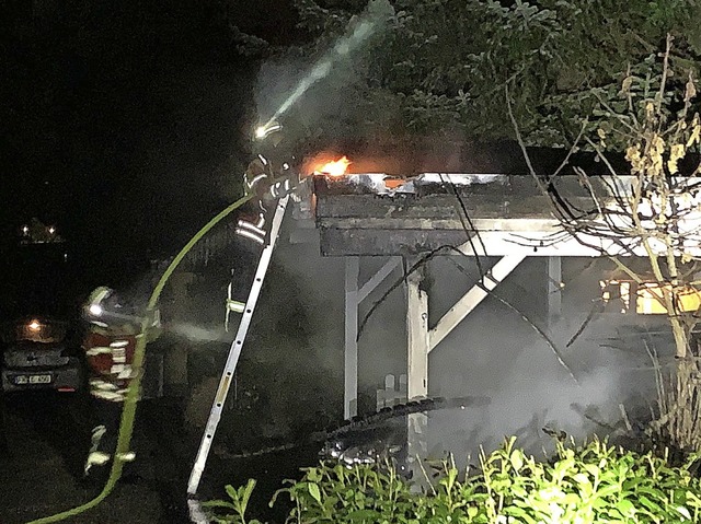 Um 4.18 Uhr wurde die Feuerwehr am Don...en eines Brands in Dottingen  gerufen.  | Foto: Feuerwehr Heitersheim