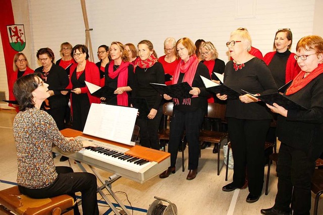 Der neu gegrndete Frauenchor trat beim Neujahrsempfang auf.  | Foto: Mario Schneberg
