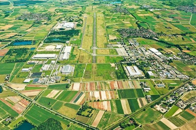 Das Luftbild zeigt den  Flugplatz Lahr im  November 2017.  | Foto: Thomas_Hansmann