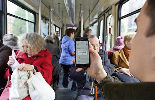 In der Mitte der Straenbahnen sind di...och mit  WLAN ins Internet zu kommen.   | Foto: Ingo Schneider