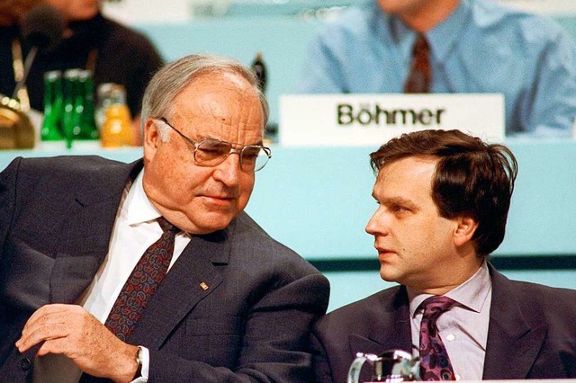 Gnther Krause (r.) mit Helmut Kohl beim CDU-Parteitag 1991 in Dresden  | Foto: Martin Athenstdt