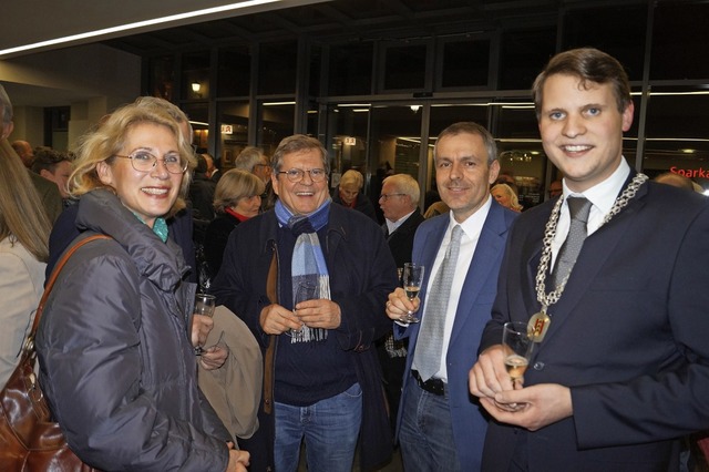 Im Anschluss an Vereidigung und Verpfl...rgermeister Vincenz Wissler (rechts).   | Foto: Silke Hartenstein