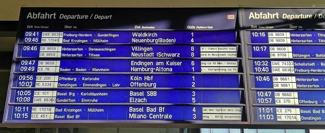 Die Anzeigetafel am Hauptbahnhof in Fr...ben Bahnsteig wre kundenfreundlicher.  | Foto: Martin Wendel