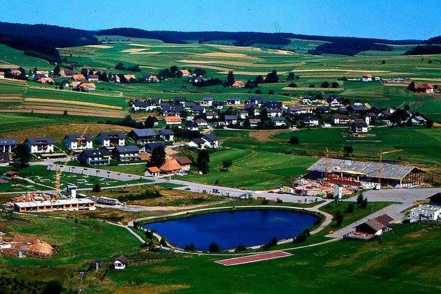 In einem ehemaligen Sumpfgebiet wurde ...drand) nahe des Stehlesees  errichtet.  | Foto: Winfried Zumkeller