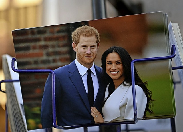 Zumindest  in Londons  Geschften  sind Harry und Meghan noch zu sehen.  | Foto: DANIEL LEAL-OLIVAS (AFP)