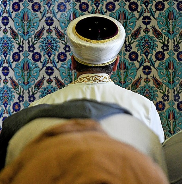 Imam in einer Moschee  | Foto: Axel Heimken