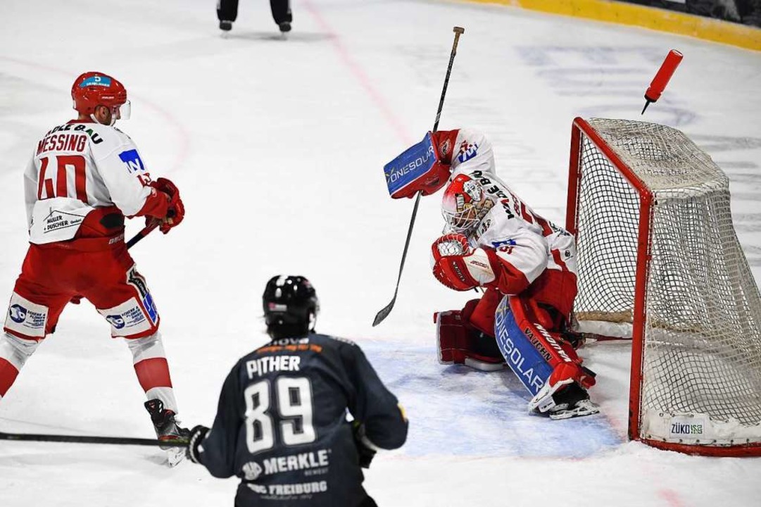 Luft beim EHC: Das Freiburger Eishockeyteam liegt auf Tabellenplatz 3.   | Foto: Patrick Seeger