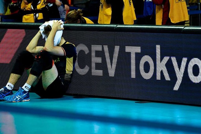 Der Traum von Olympia in Tokio ist fr die deutschen Volleyballer ausgetrumt.  | Foto: JOHN MACDOUGALL (AFP)